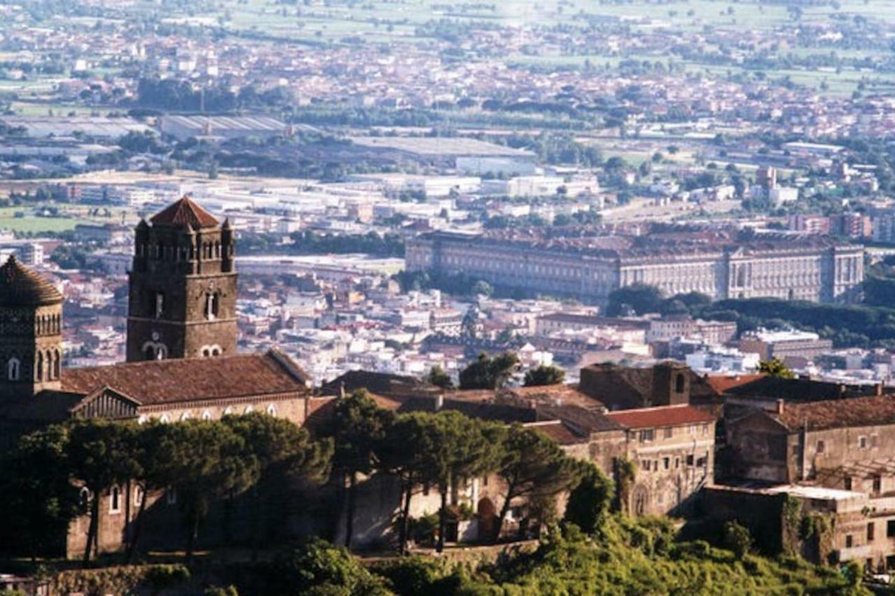 L'Approdo Del Re Apartman Caserta Kültér fotó