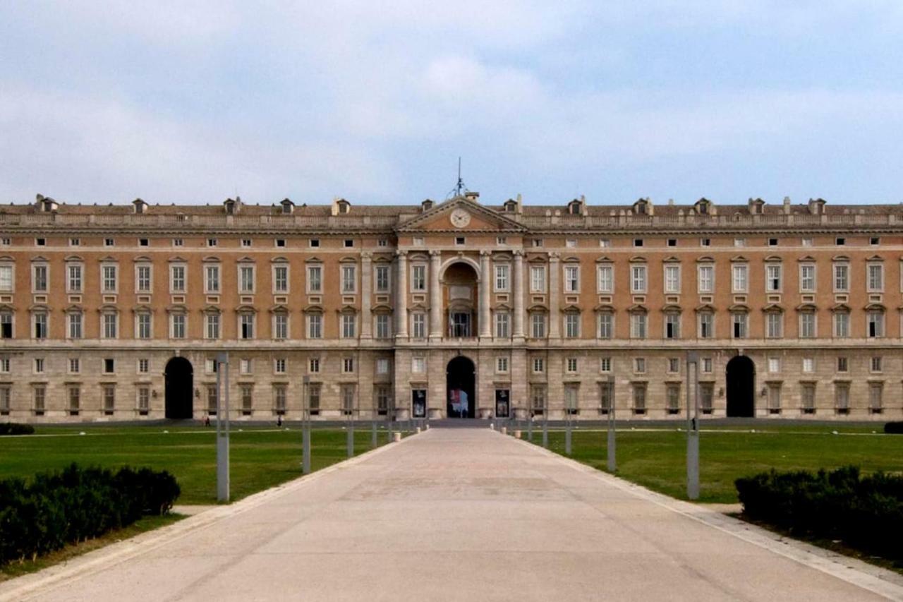 L'Approdo Del Re Apartman Caserta Kültér fotó