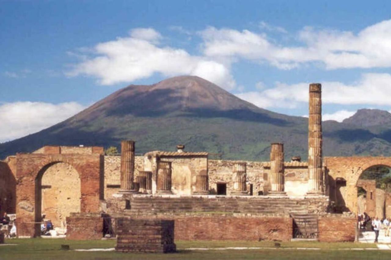 L'Approdo Del Re Apartman Caserta Kültér fotó