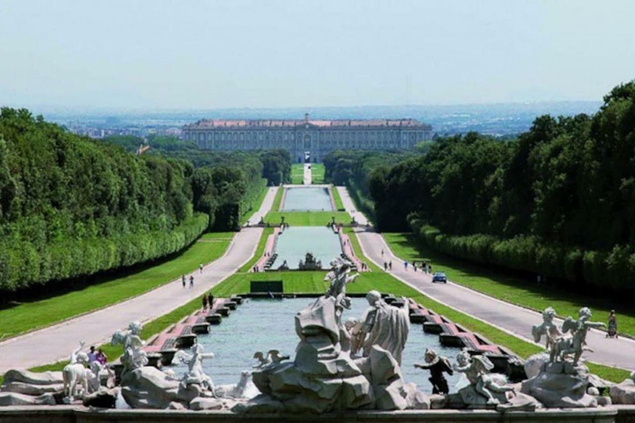 L'Approdo Del Re Apartman Caserta Kültér fotó